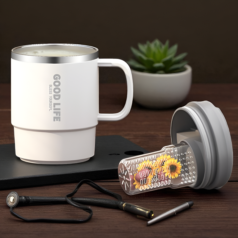 Isolierter Teekanne Becher