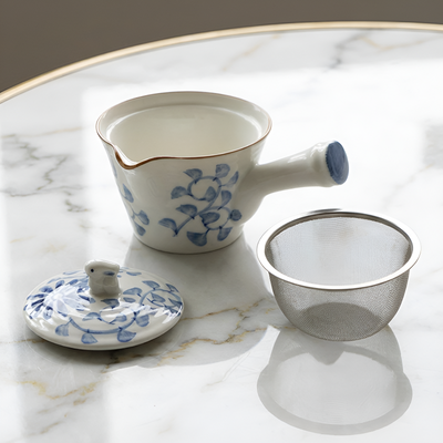 Japanische blaue Teekanne