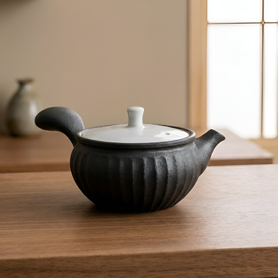 Japanische kleine Teekanne