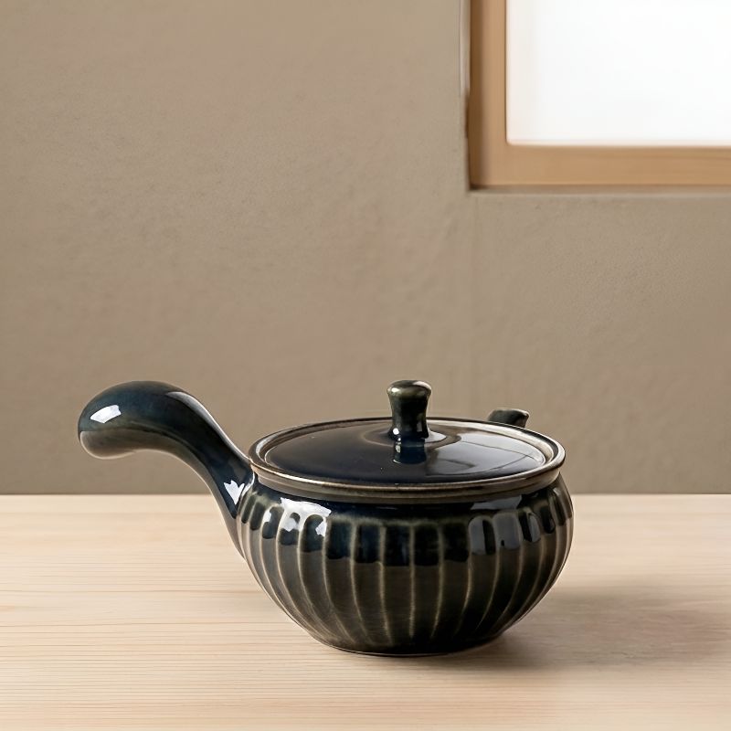 Japanische kleine Teekanne