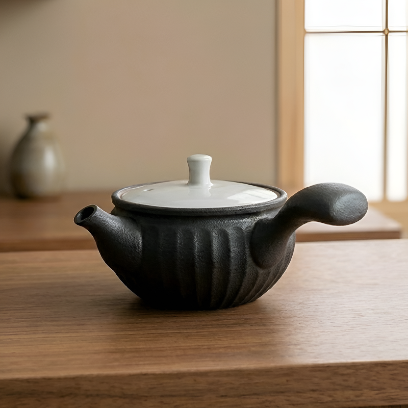 Japanische kleine Teekanne