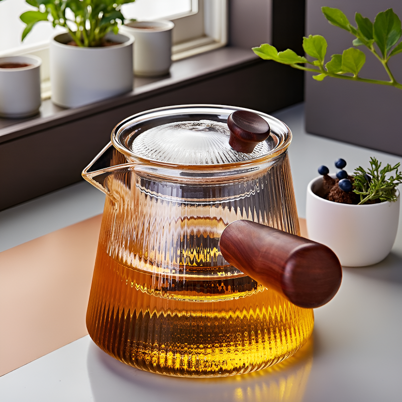 Japanische transparente Teekanne