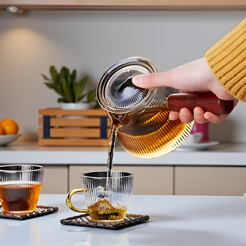 Japanische transparente Teekanne