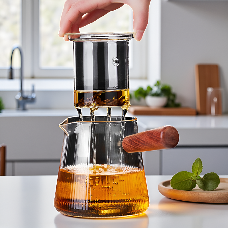 Japanische transparente Teekanne