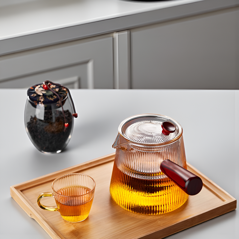 Japanische transparente Teekanne