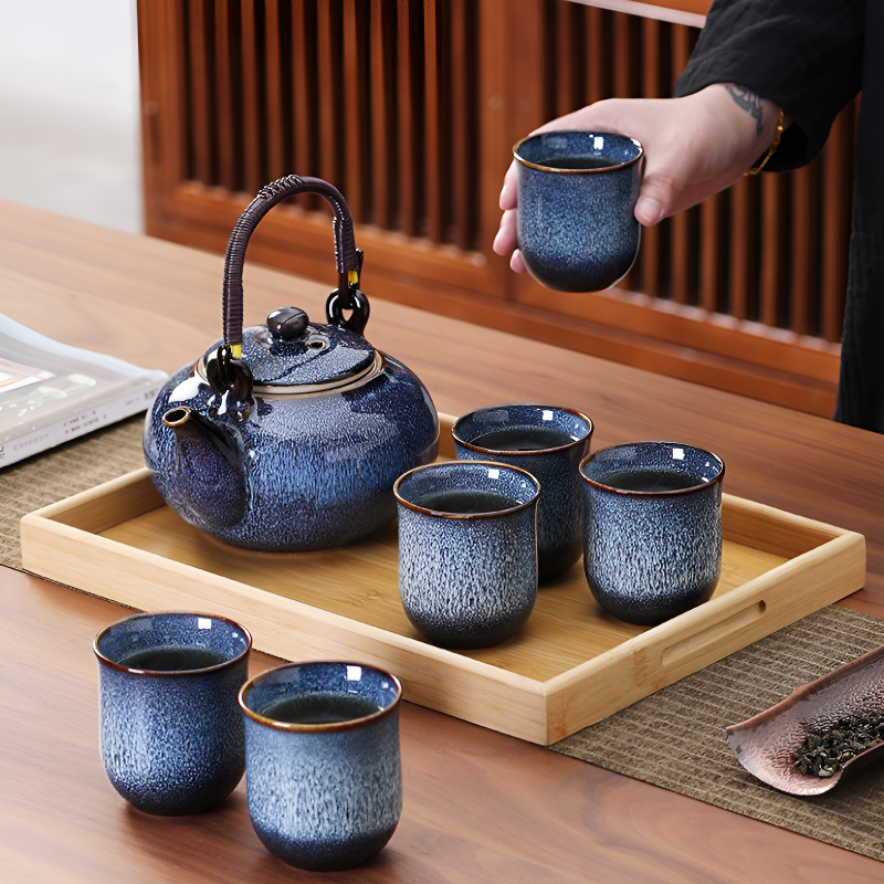 Japanisches Teeset mit Tablett