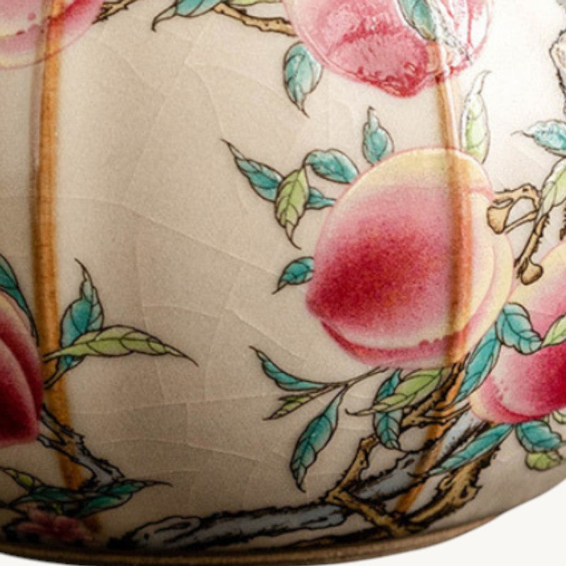 Keramik-Teekanne mit Pfingstrosen