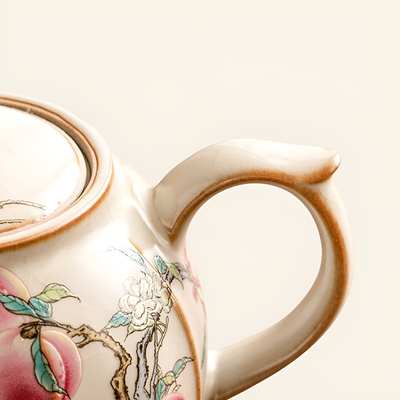 Keramik-Teekanne mit Pfingstrosen