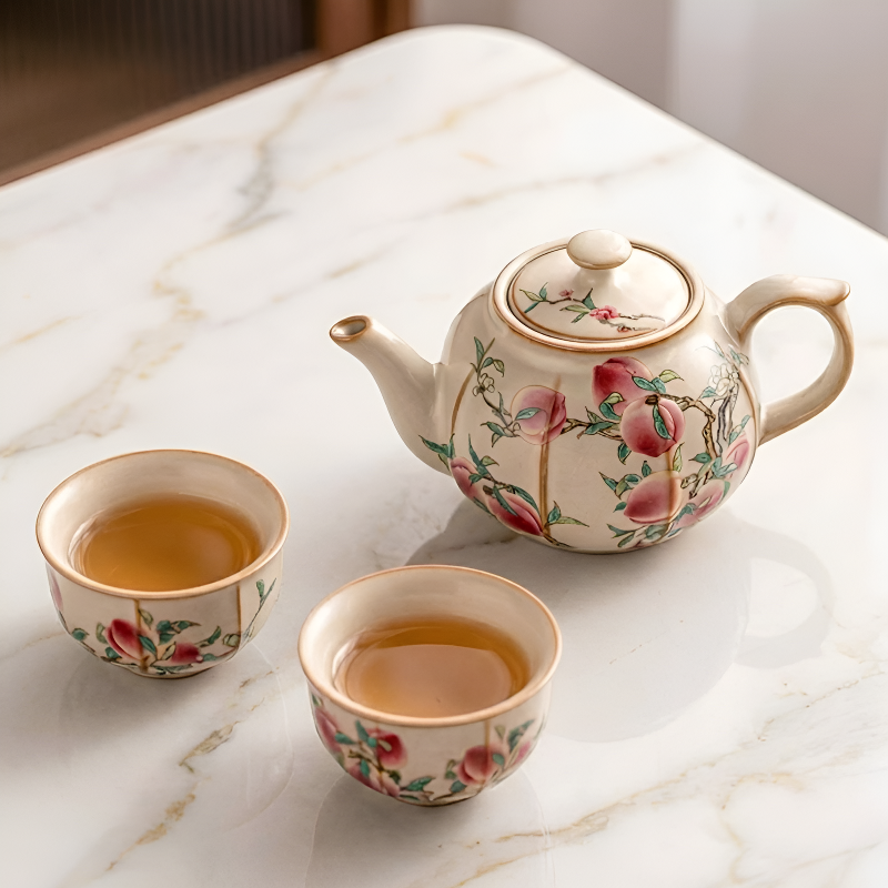 Keramik-Teekanne mit Pfingstrosen