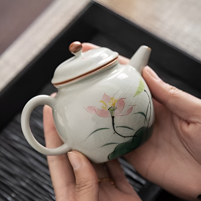 Keramik Teekanne Pflanzenstil