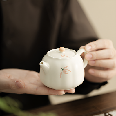 Kleine Keramik Teekanne