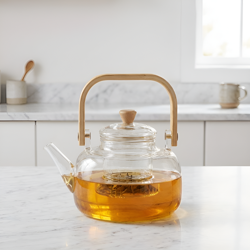 Minimalistische transparente Teekanne