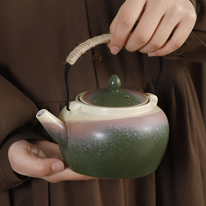 Minimalistisches japanisches Teeservice