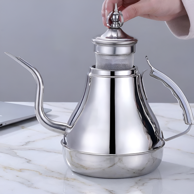 Orientalische moderne Teekanne