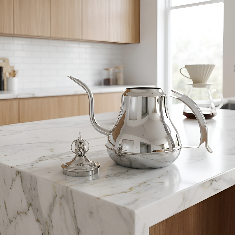 Orientalische moderne Teekanne