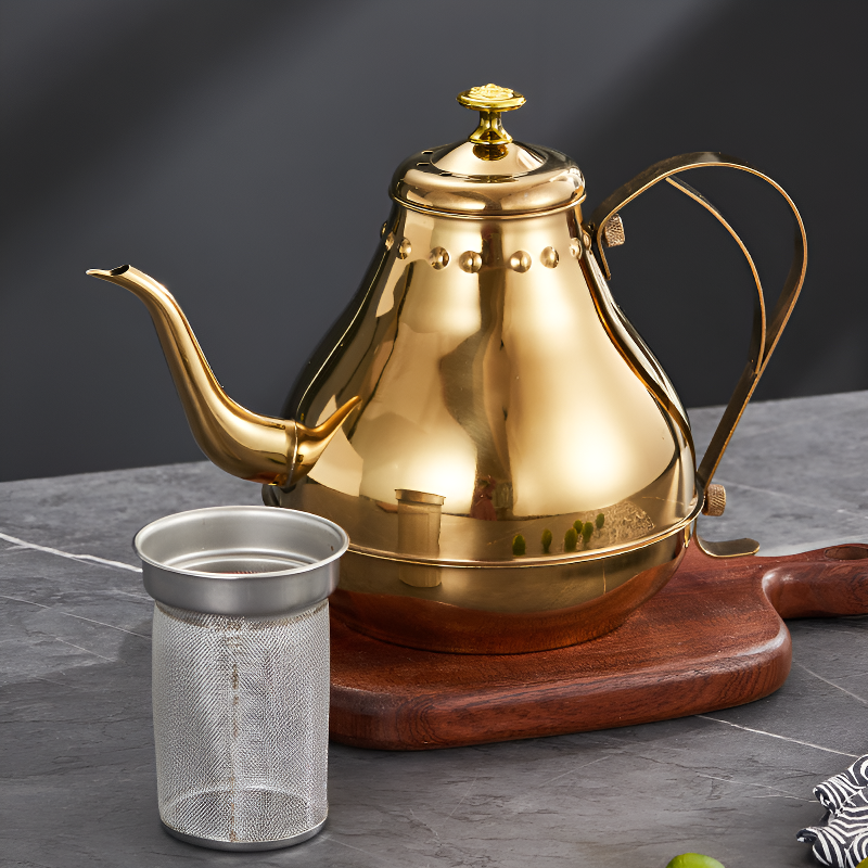 Orientalische Teekanne mit Sieb