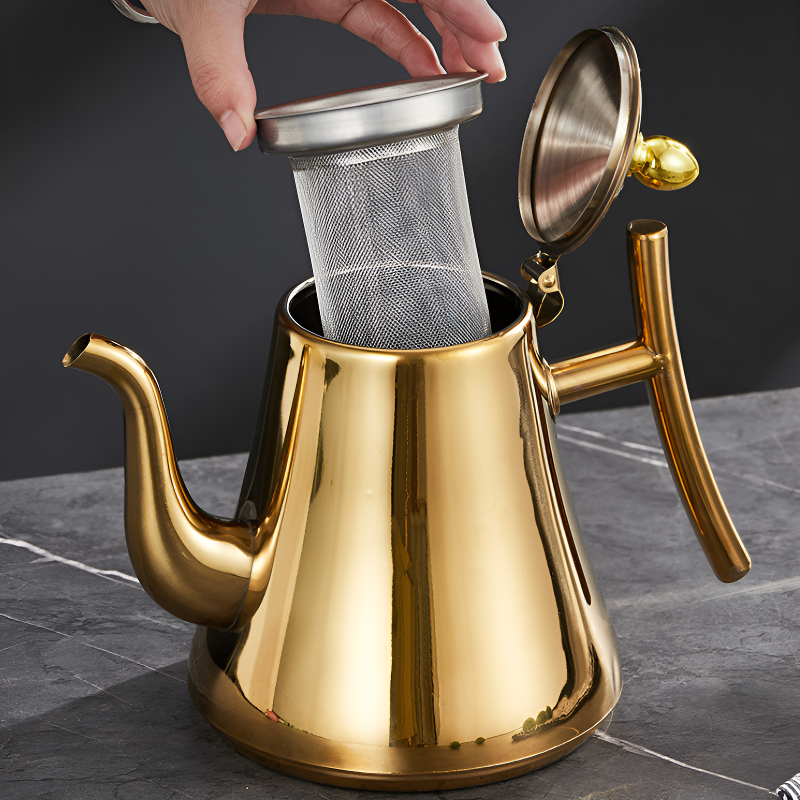 Orientalische Teekanne mit Sieb