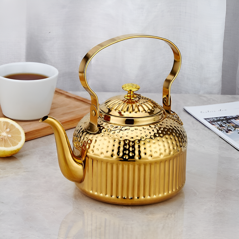 Orientalische Teekanne mit Sieb