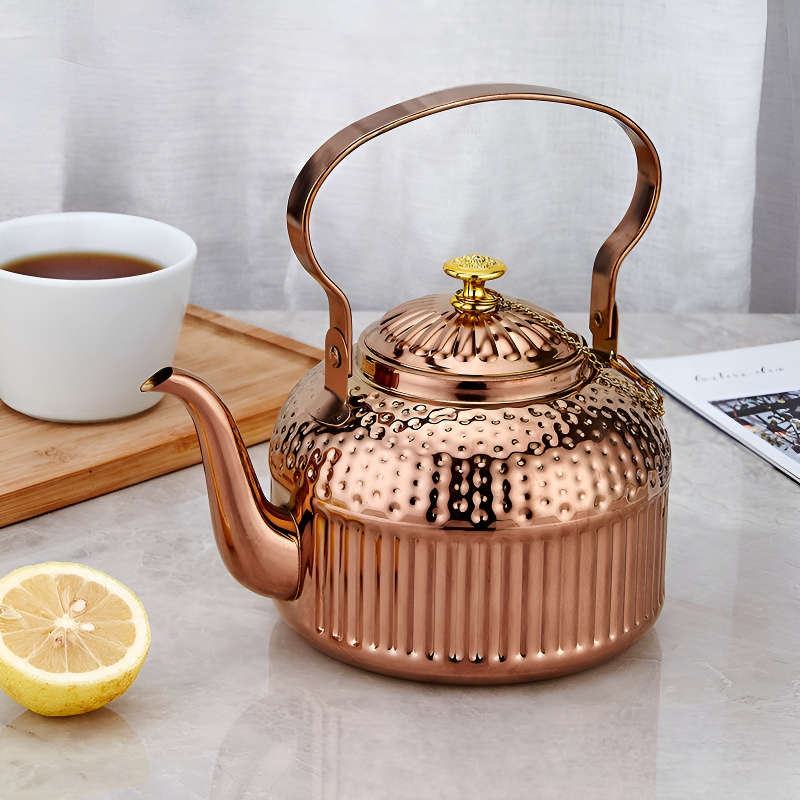 Orientalische Teekanne mit Sieb