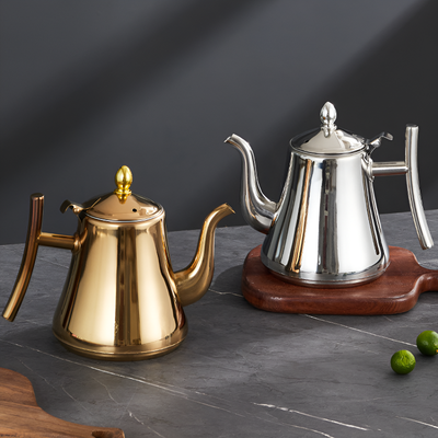 Orientalische Teekanne mit Sieb