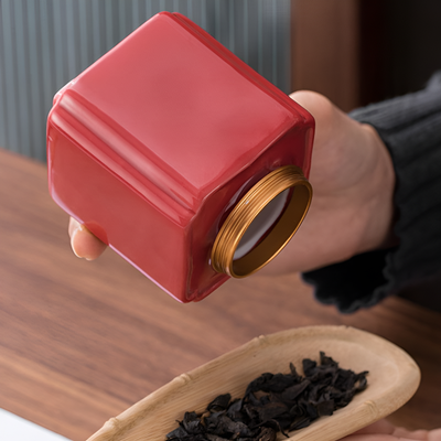 Rote Teedose