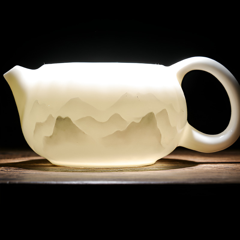 Schöne weiße Teekanne