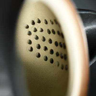 Schwarze japanische Teekanne