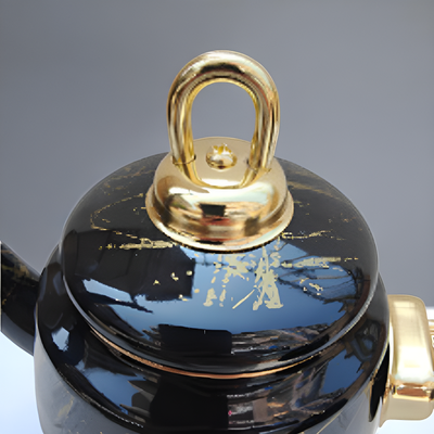 Schwarze türkische Teekanne