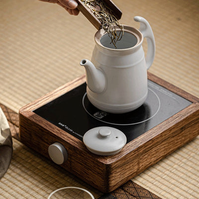 Skandinavische weiße Teekanne