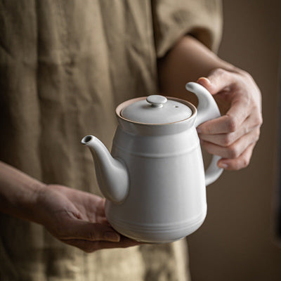 Skandinavische weiße Teekanne