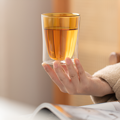 Teeglas mit Sieb