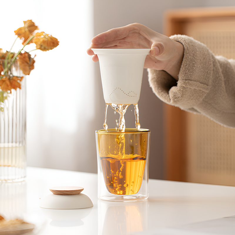 Teeglas mit Sieb
