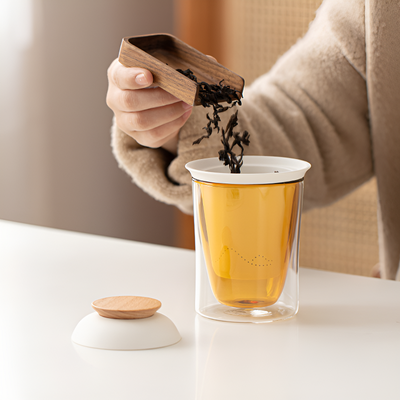 Teeglas mit Sieb