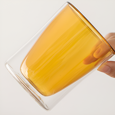 Teeglas mit Sieb