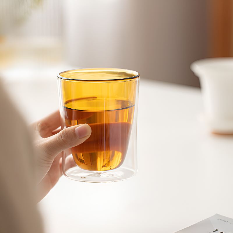 Teeglas mit Sieb