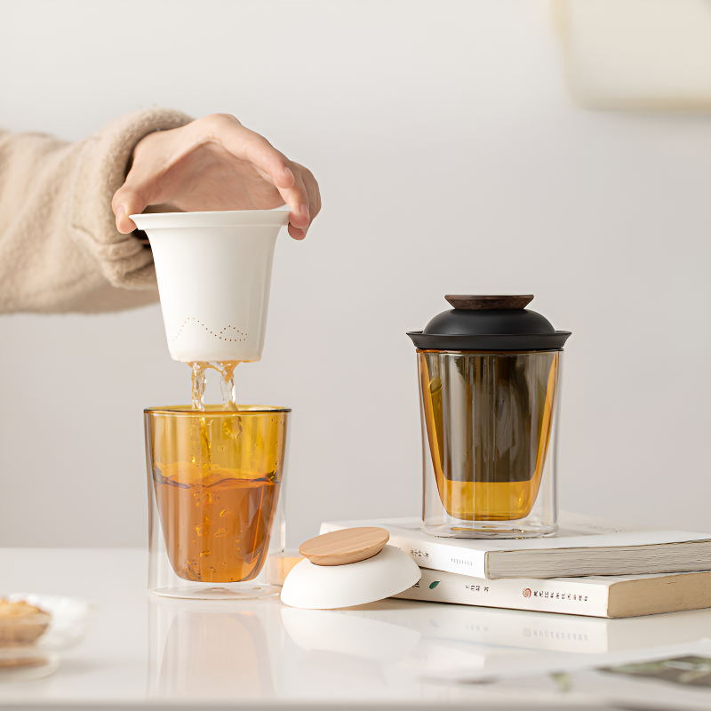 Teeglas mit Sieb