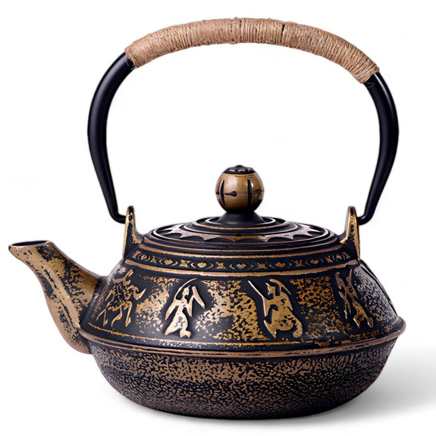 Teekanne aus gusseisen mit tassen