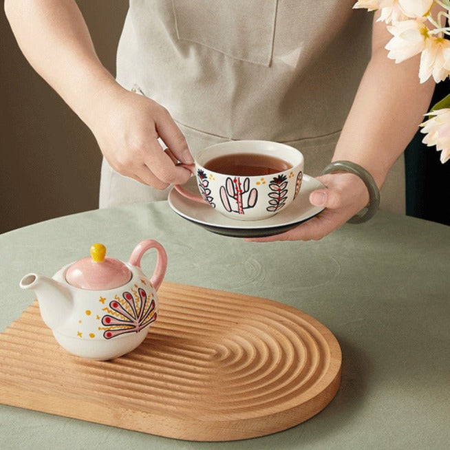 Teekanne Mit Tasse Drunter