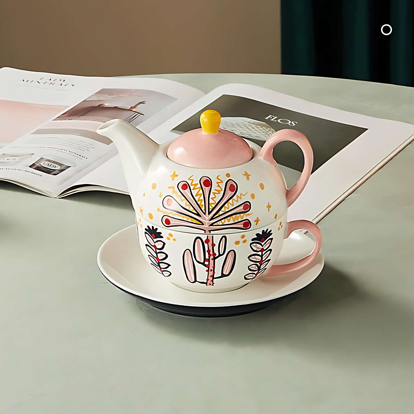 Teekanne Mit Tasse Drunter