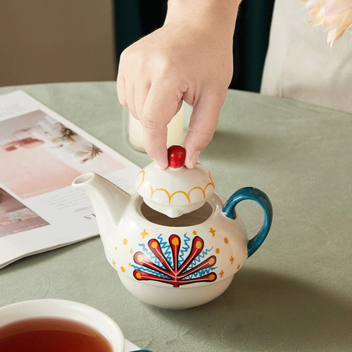 Teekanne Mit Tasse Drunter