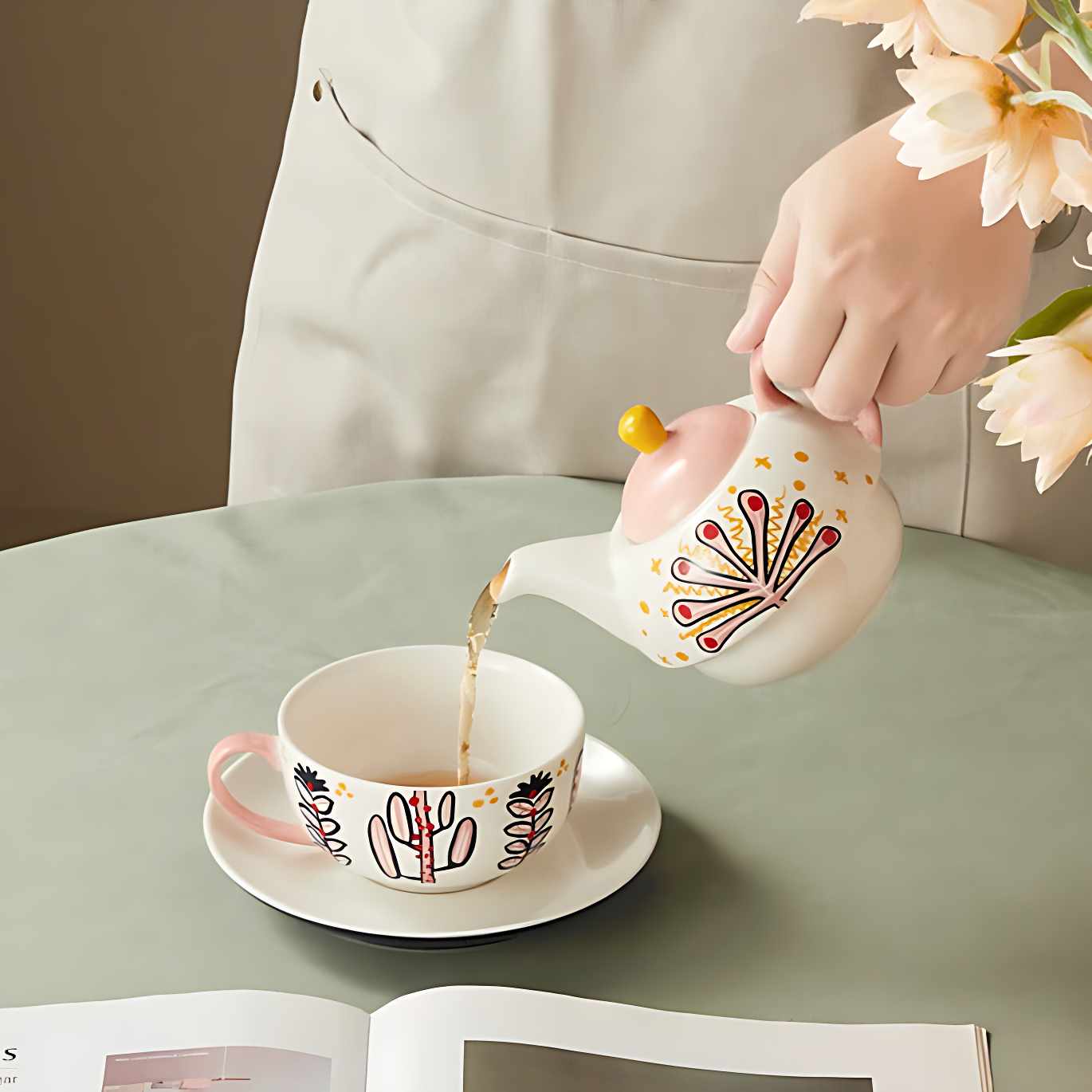 Teekanne Mit Tasse Drunter