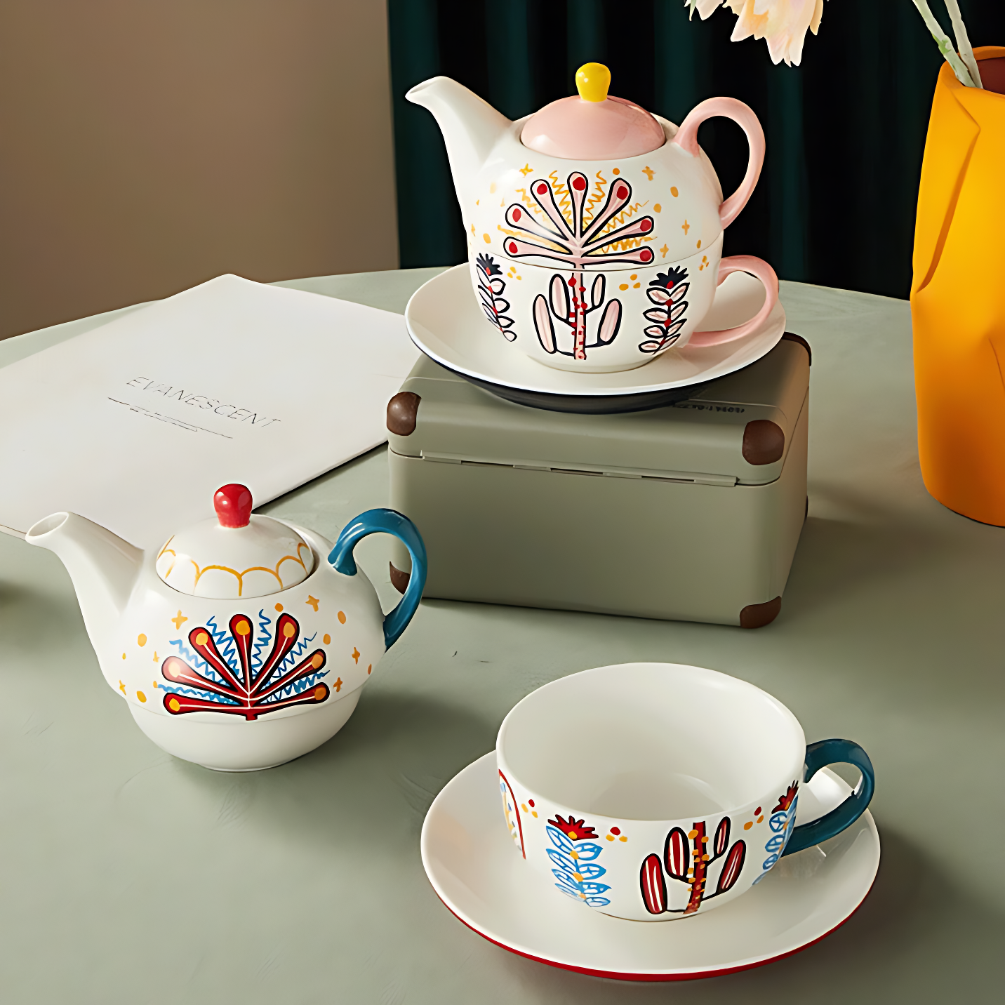 Teekanne Mit Tasse Drunter