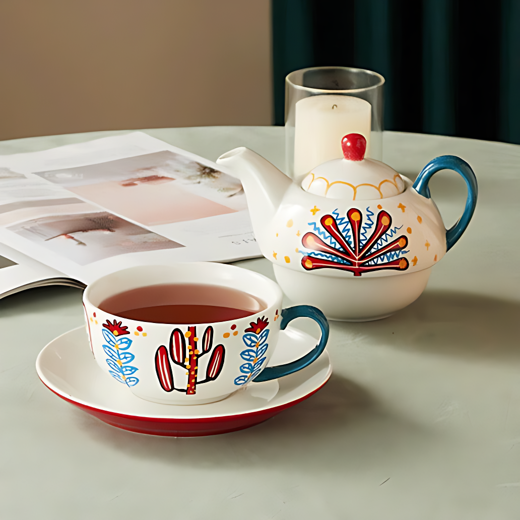 Teekanne Mit Tasse Drunter