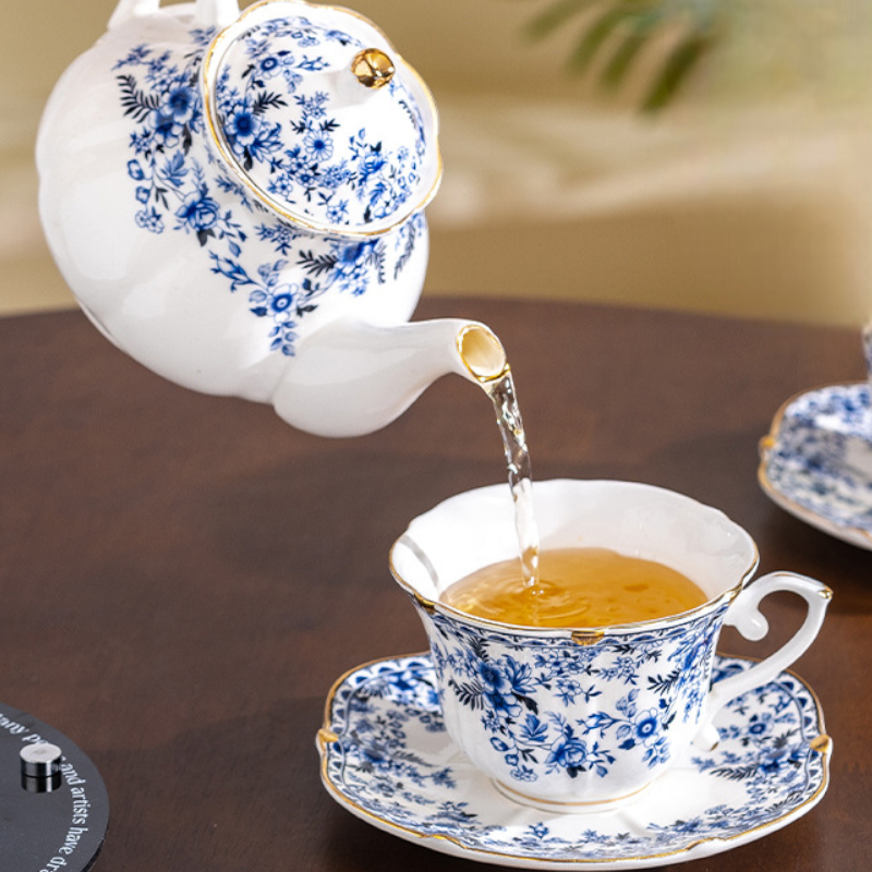 Teeservice Porzellan weiß und blau