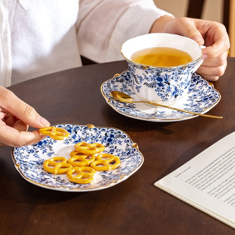 Teeservice Porzellan weiß und blau