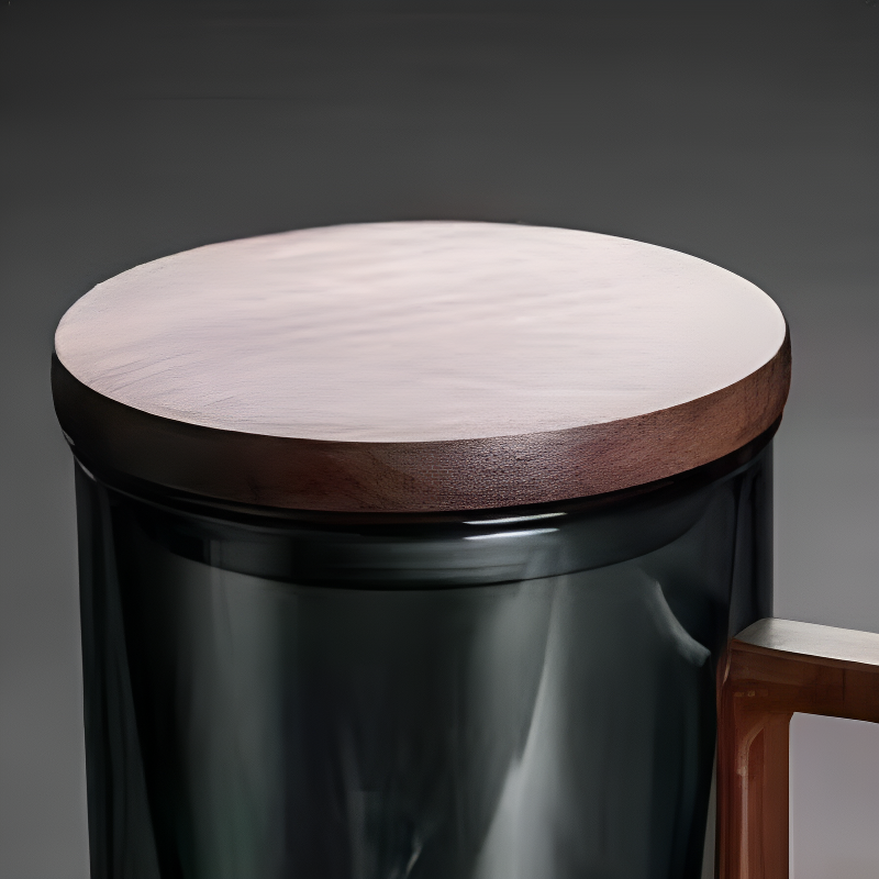 Teetasse aus Glas mit Sieb