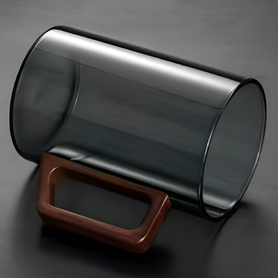 Teetasse aus Glas mit Sieb