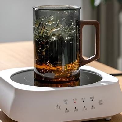 Teetasse aus Glas mit Sieb
