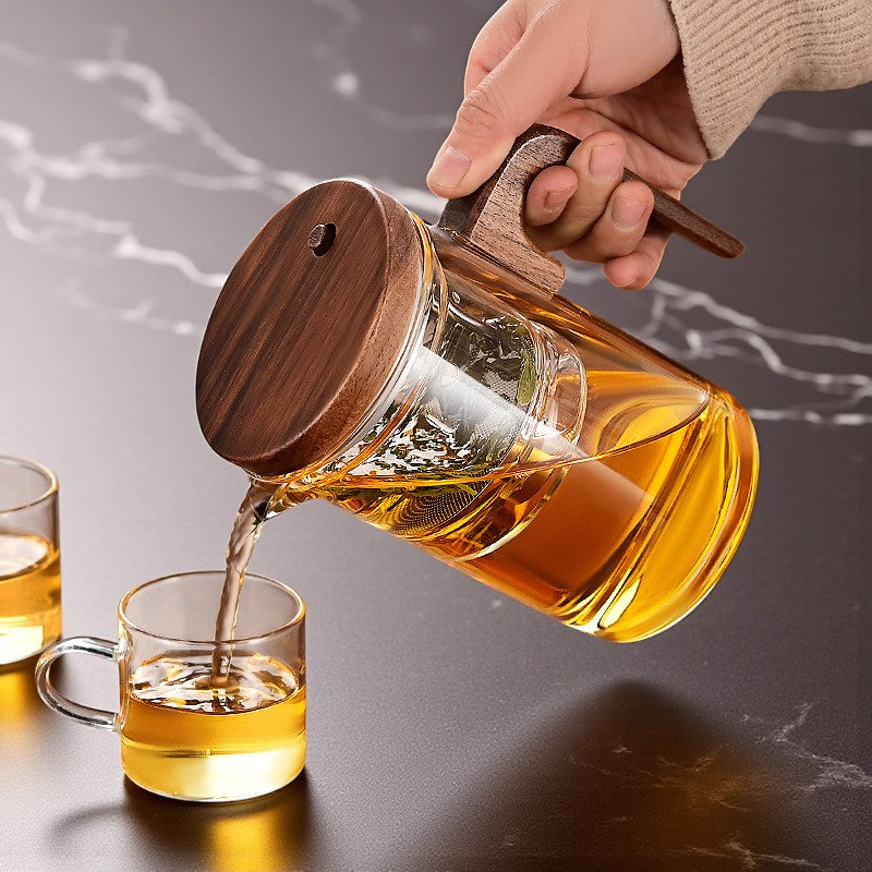 Teetasse mit automatischem Sieb