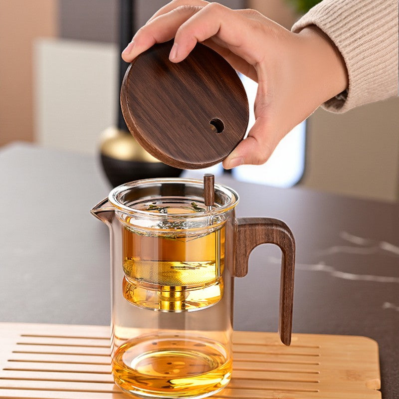 Teetasse mit automatischem Sieb